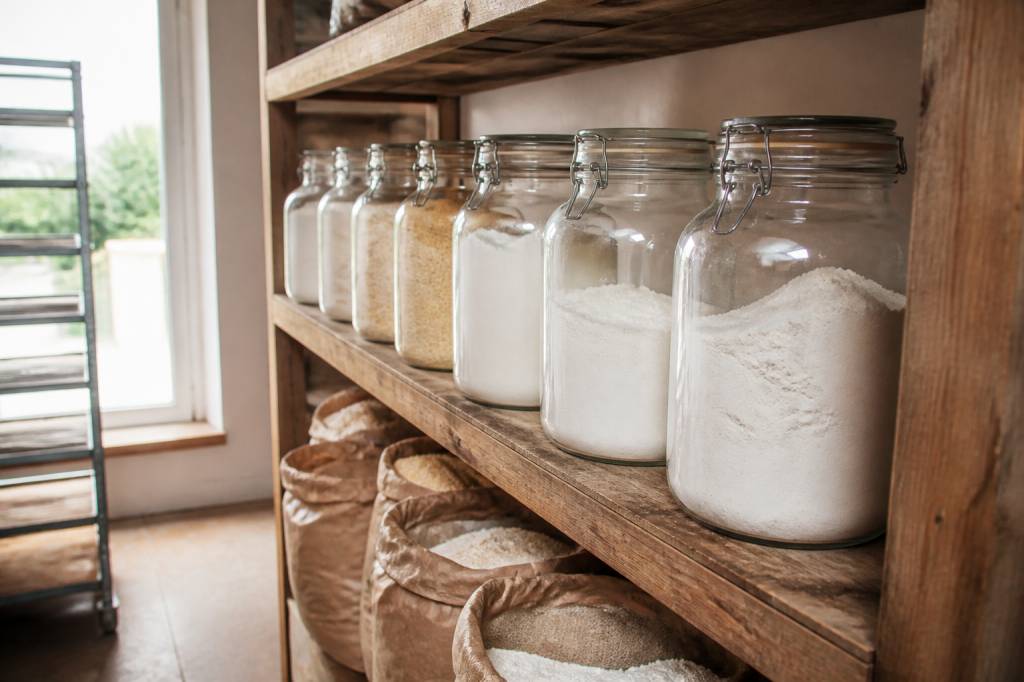 Comment conserver la farine et les ingrédients secs en boulangerie : méthodes, erreurs à éviter et conseils anti-gaspillage